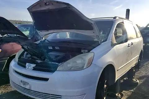 Photo of 2005 Toyota Sienna