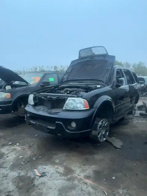 Photo of 2004 Lincoln Navigator