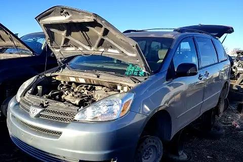 Photo of 2004 Toyota Sienna