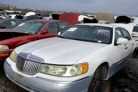 Photo of 2001 Lincoln Town Car