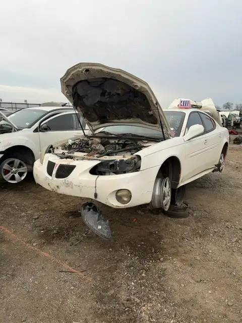 Photo of 2004 Pontiac Grand Prix