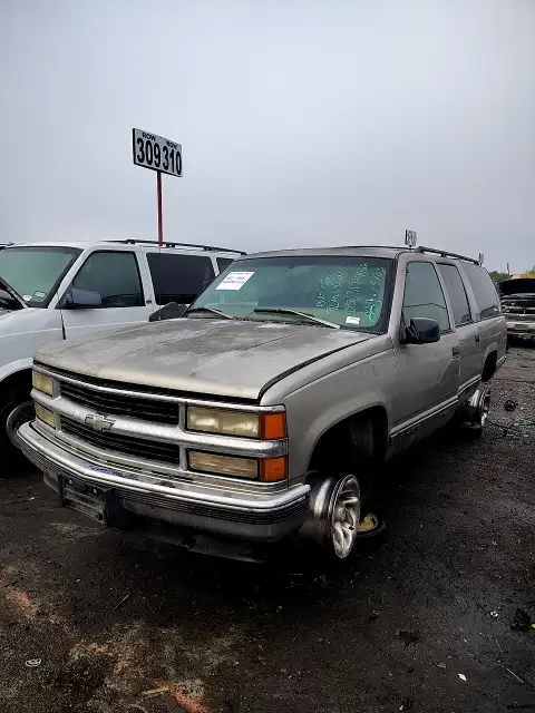 Photo of 1999 Chevrolet Suburban
