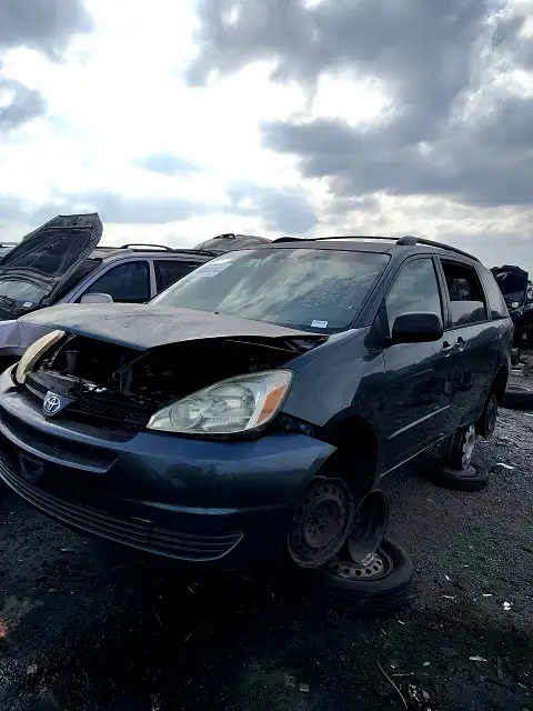 Photo of 2004 Toyota Sienna
