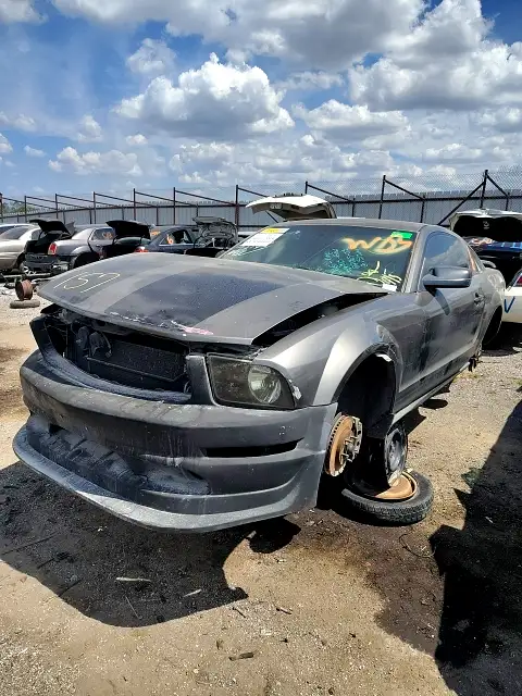Photo of 2005 Ford Mustang