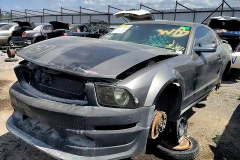 Photo of 2005 Ford Mustang