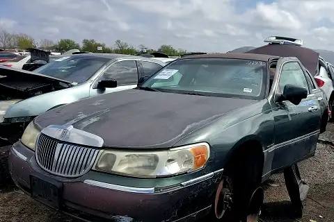Photo of 2001 Lincoln Town Car