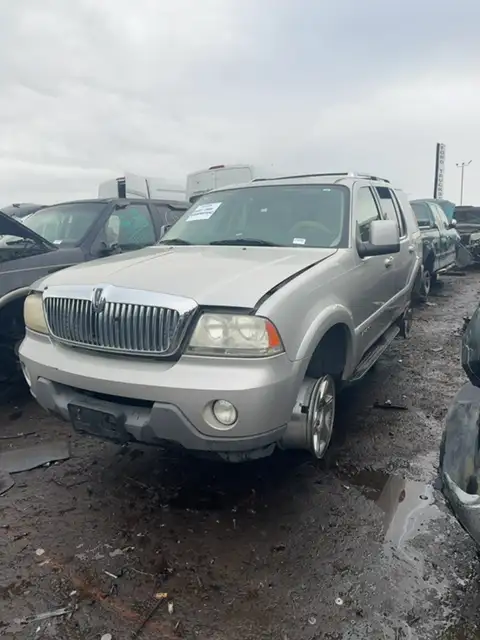 Photo of 2005 Lincoln Aviator