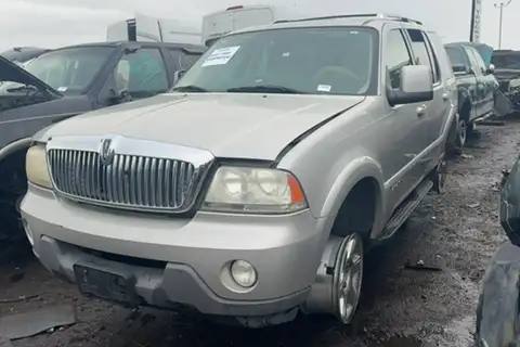 Photo of 2005 Lincoln Aviator