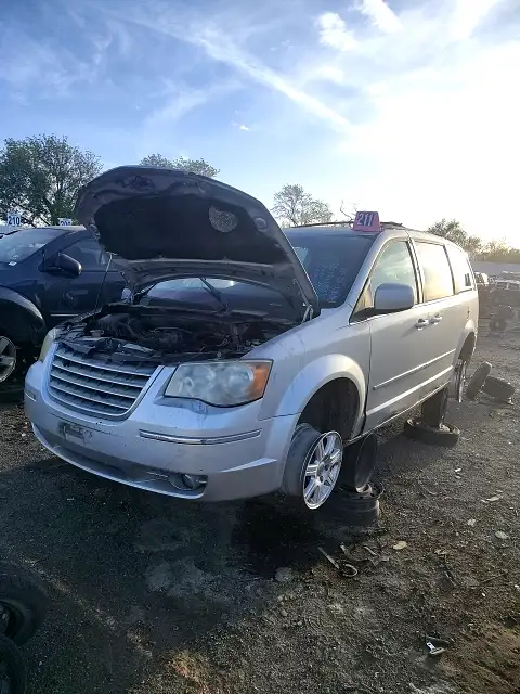 Photo of 2010 Chrysler Town & Country