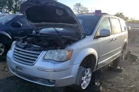 Photo of 2010 Chrysler Town & Country