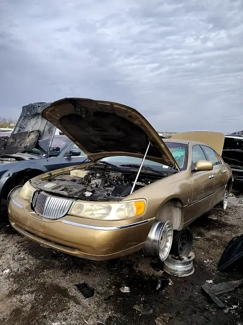 Photo of 1998 Lincoln Town Car