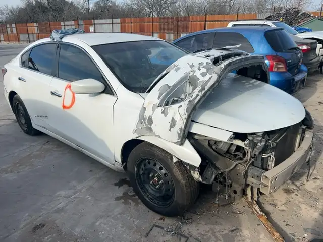 Photo of 2014 Nissan Altima