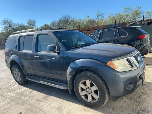 Photo of 2010 Nissan Pathfinder