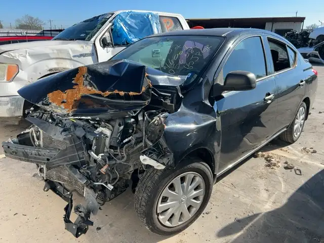 Photo of 2015 Nissan Versa