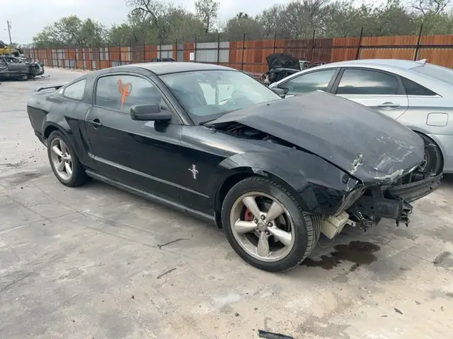 Photo of 2006 Ford Mustang
