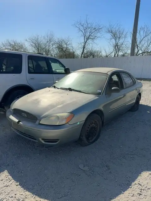 Photo of 2005 Ford Taurus
