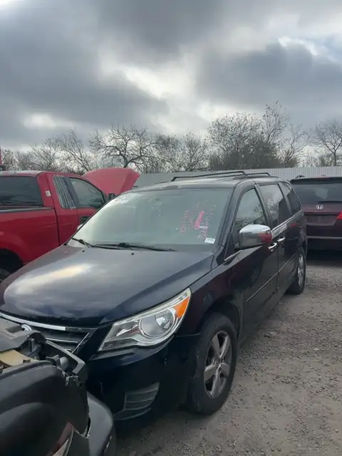 Photo of 2011 Volkswagen Routan