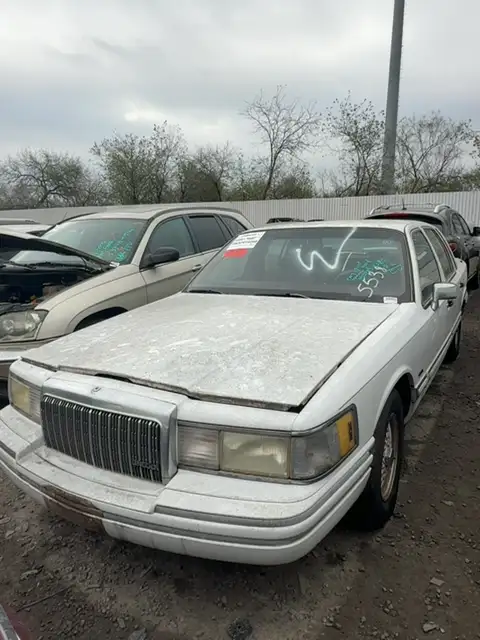 Photo of 1993 Lincoln Town Car