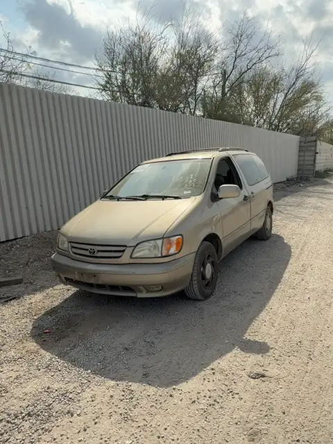 Photo of 2002 Toyota Sienna
