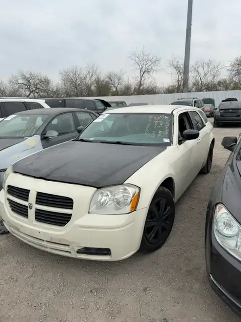 Photo of 2005 Dodge Magnum