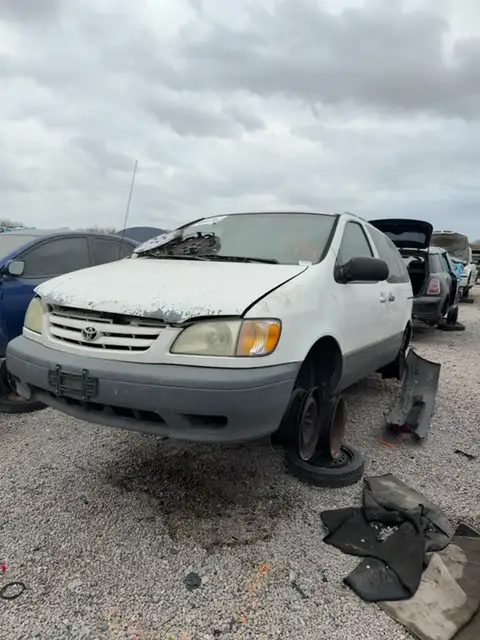 Photo of 2003 Toyota Sienna
