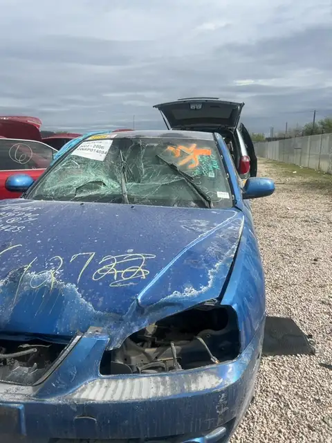 Photo of 2004 Hyundai Elantra