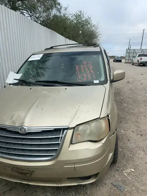 Photo of 2010 Chrysler Town & Country