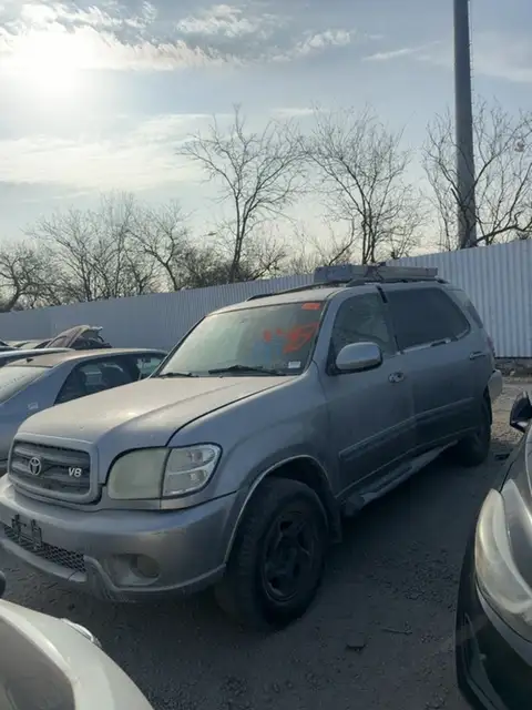 Photo of 2004 Toyota Sequoia