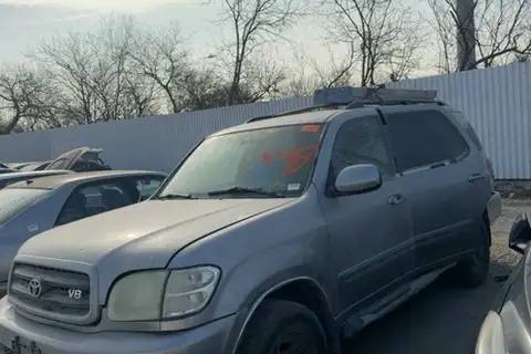Photo of 2004 Toyota Sequoia