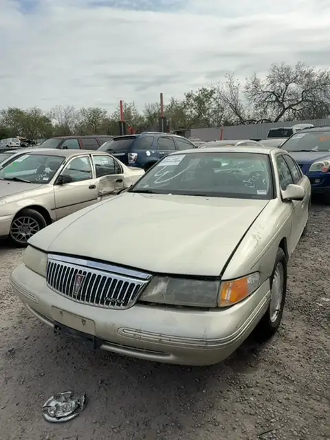 Photo of 1997 Lincoln Continental