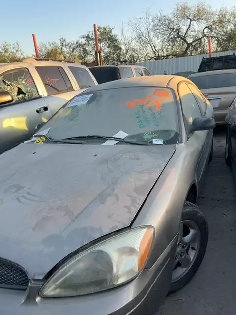 Photo of 2005 Ford Taurus