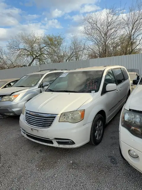 Photo of 2012 Chrysler Town & Country