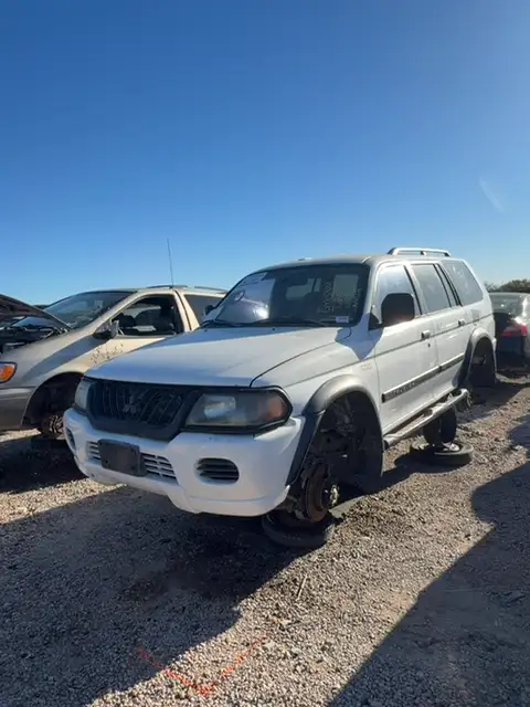 Photo of 2002 Mitsubishi Montero Sport