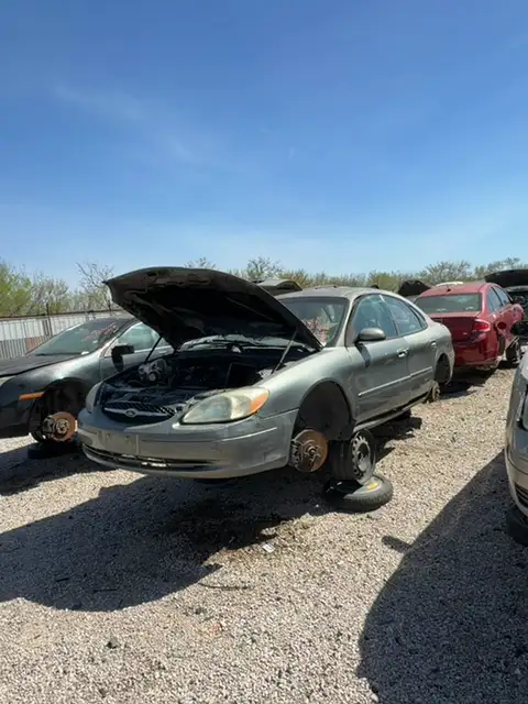 Photo of 2003 Ford Taurus