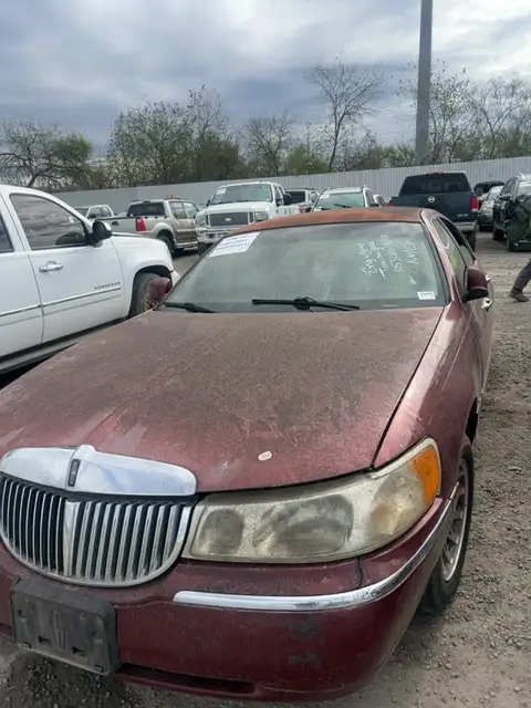 Photo of 1998 Lincoln Town Car