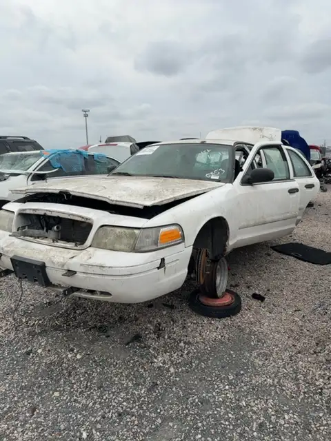 Photo of 2005 Ford Crown Victoria