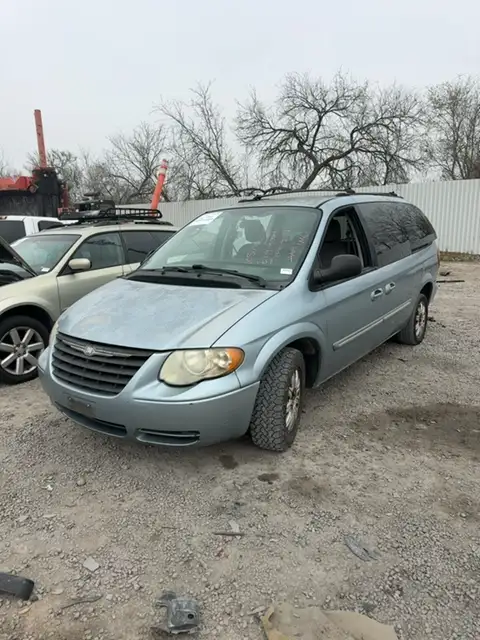 Photo of 2005 Chrysler Town & Country