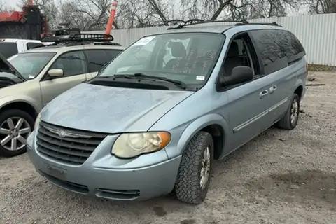 Photo of 2005 Chrysler Town & Country