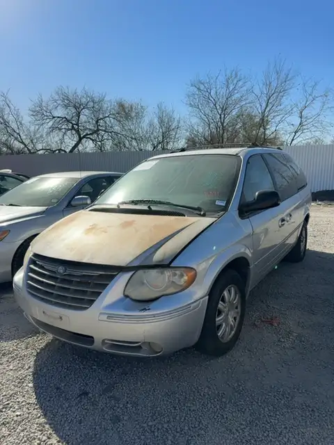 Photo of 2005 Chrysler Town & Country