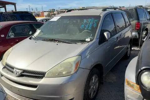 Photo of 2004 Toyota Sienna