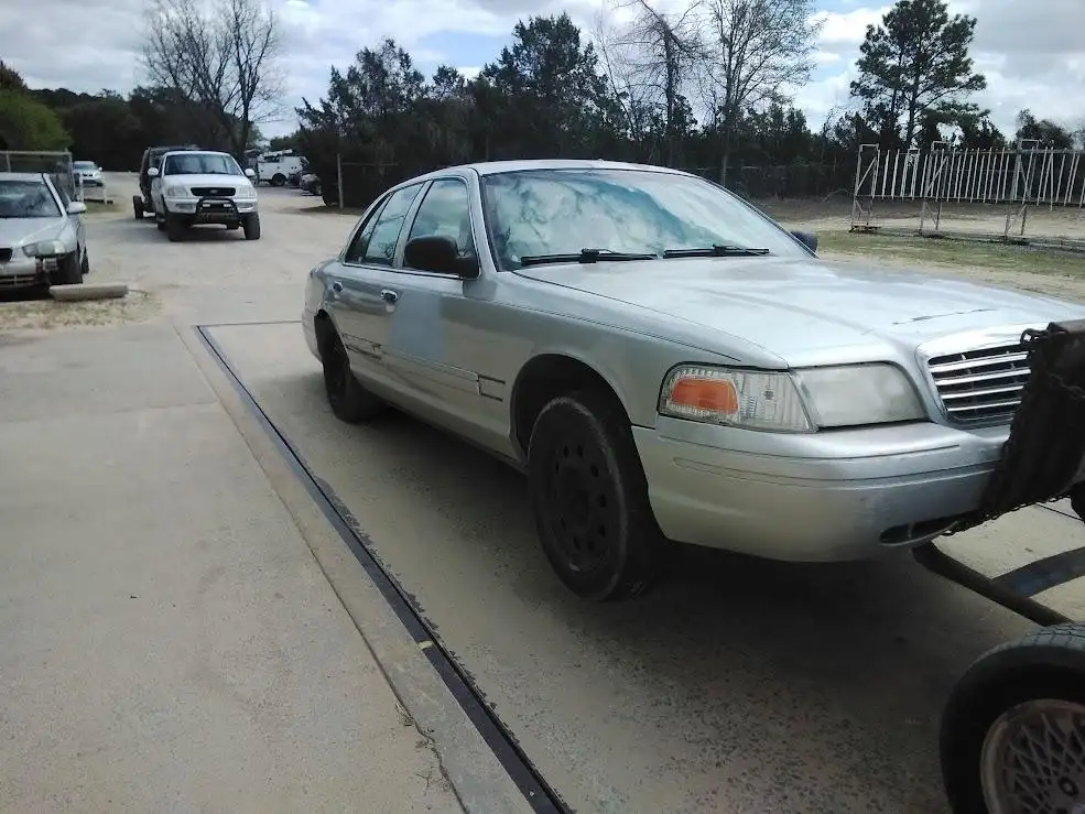 Photo of 2006 Ford Crown Victoria