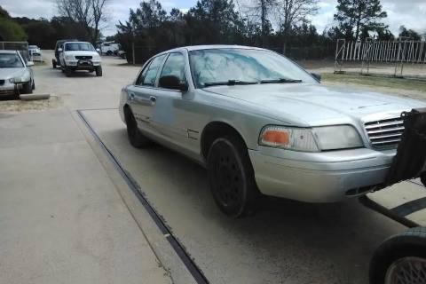 Photo of 2006 Ford Crown Victoria