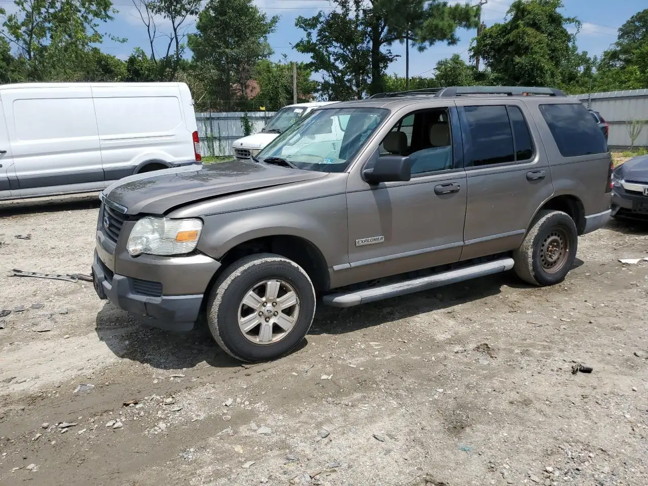 Photo of 2006 Ford Explorer