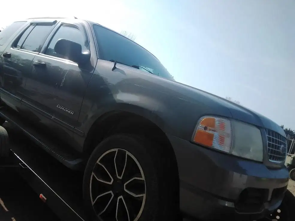 Photo of 2005 Ford Explorer