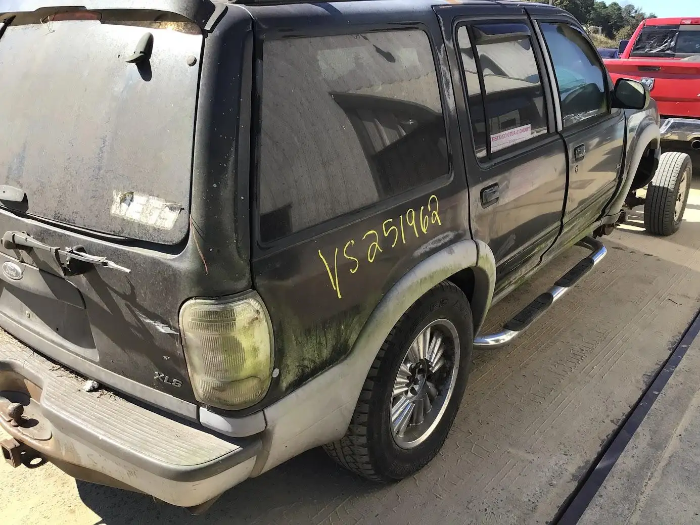 Photo of 1999 Ford Explorer
