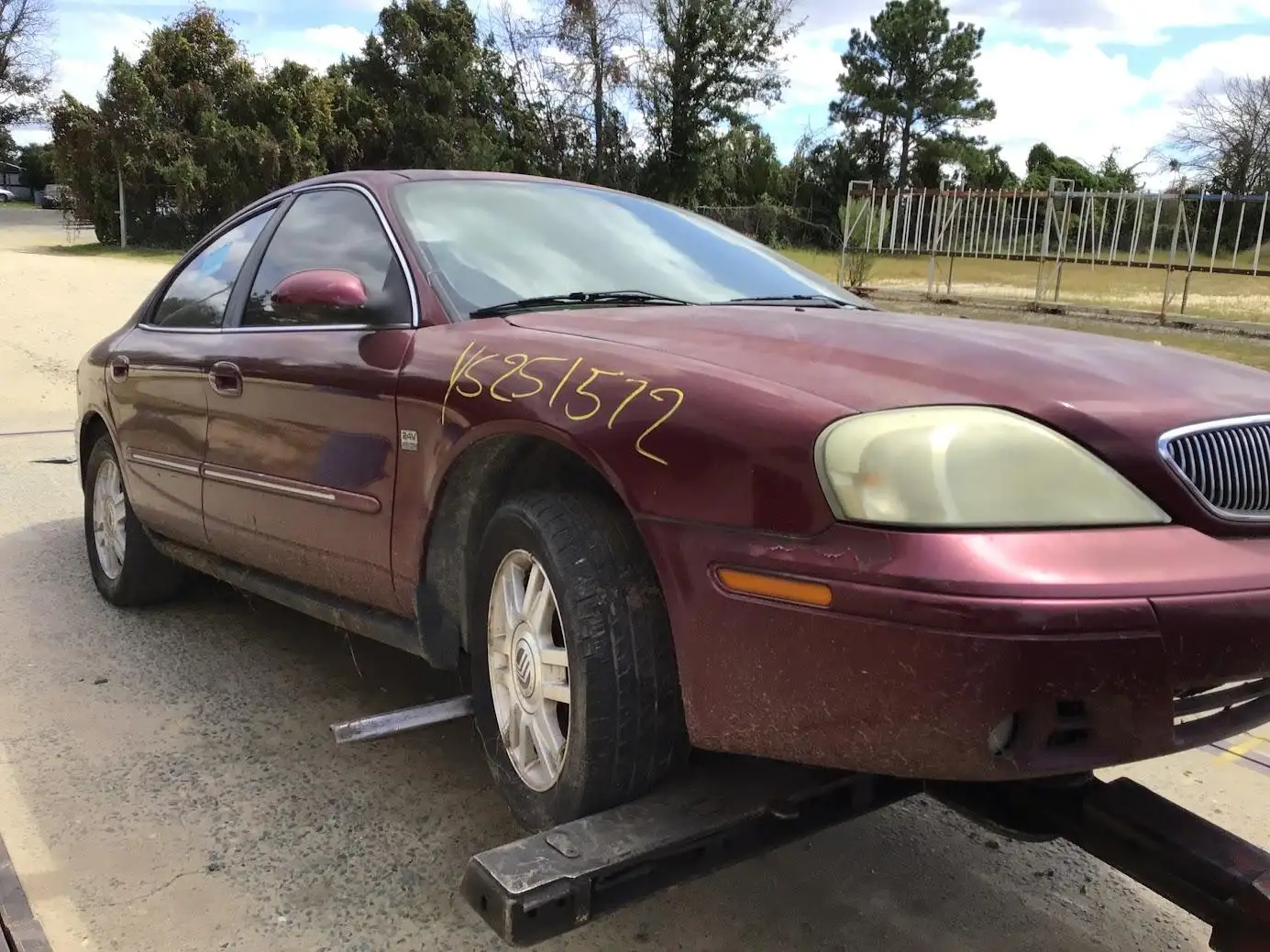 Photo of 2005 Ford Sable