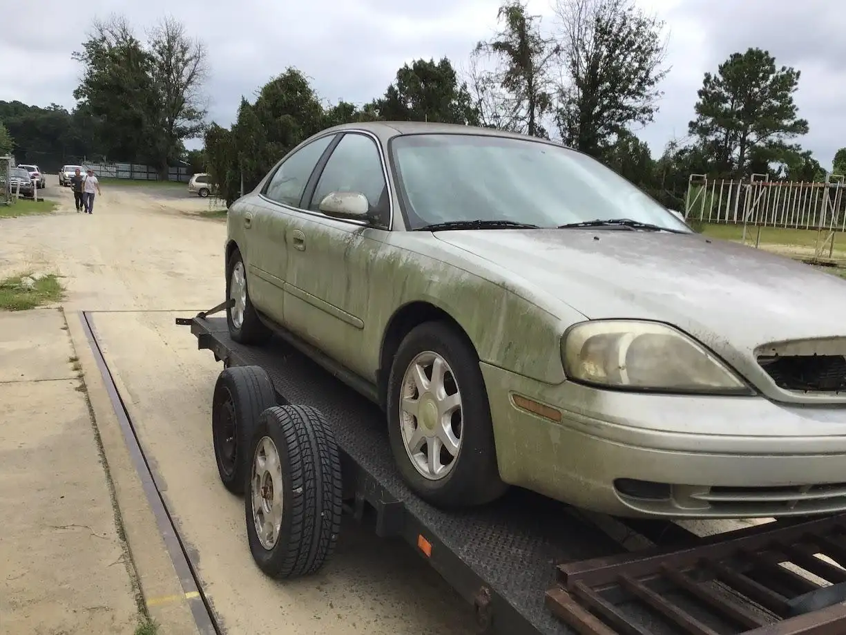 Photo of 2003 Ford Sable