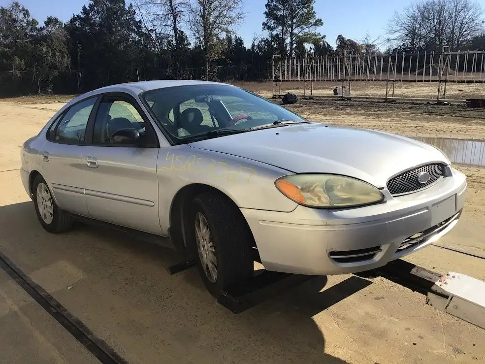 Photo of 2004 Ford Taurus