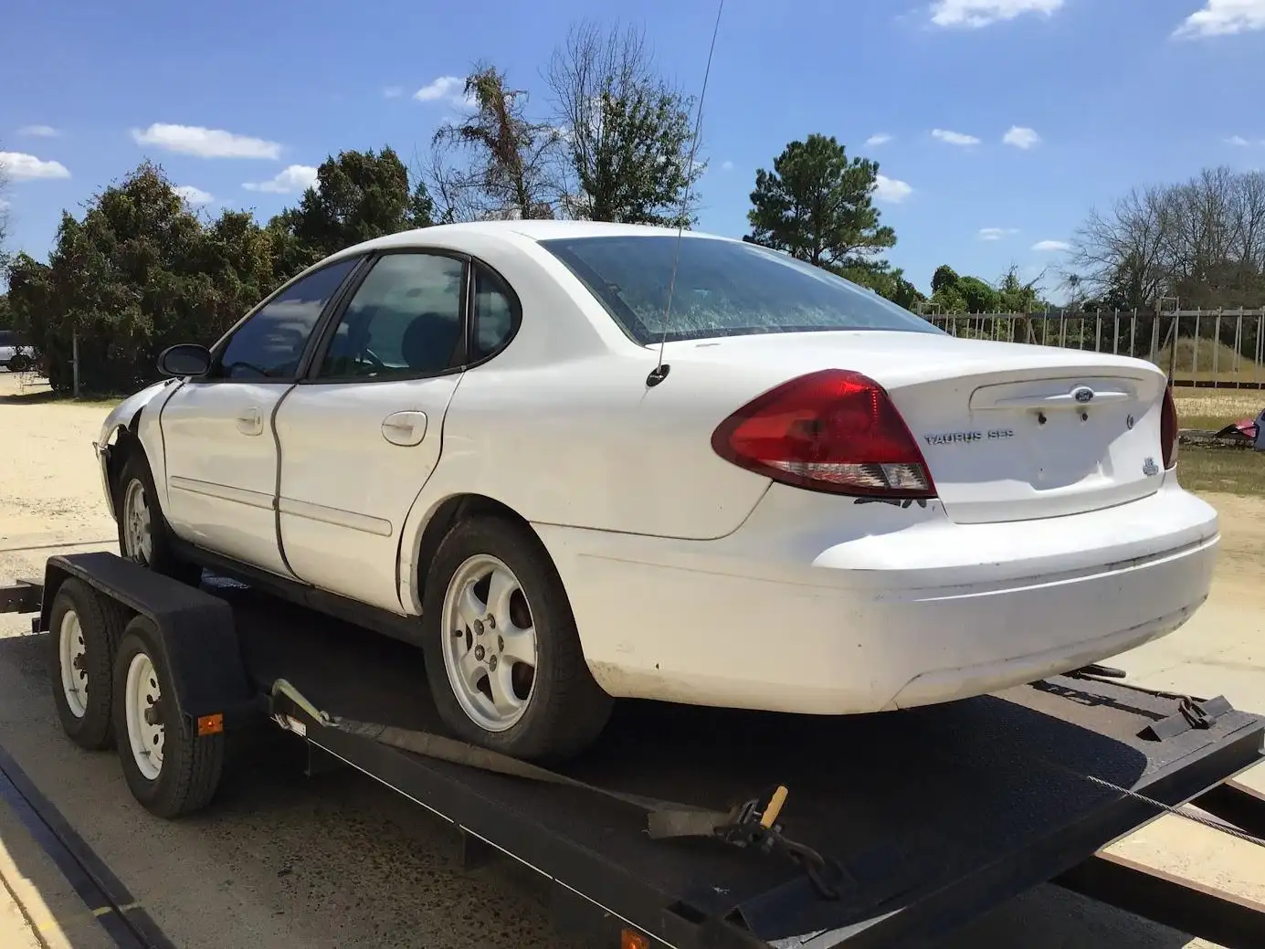 Photo of 2004 Ford Taurus