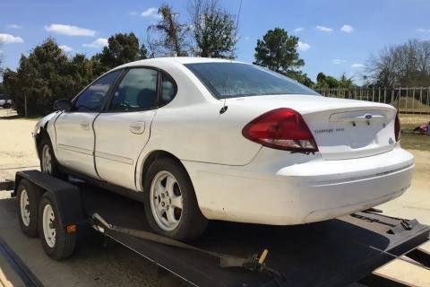Photo of 2004 Ford Taurus